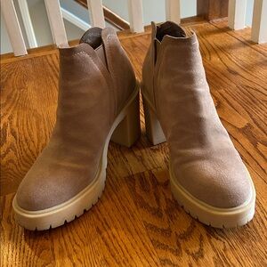 GUC Dolce Vita Tan Suede Boots, size 8.5